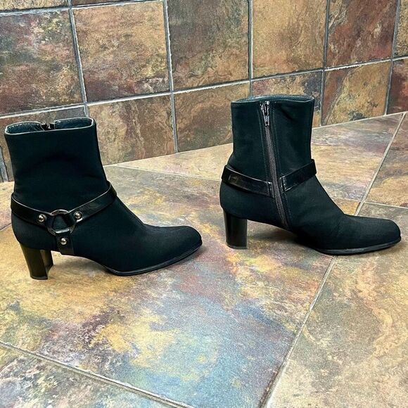 Stuart Weitzman Gore-Tex Black Pointed Toe Ankle Boots 6 M - Picture 3 of 12